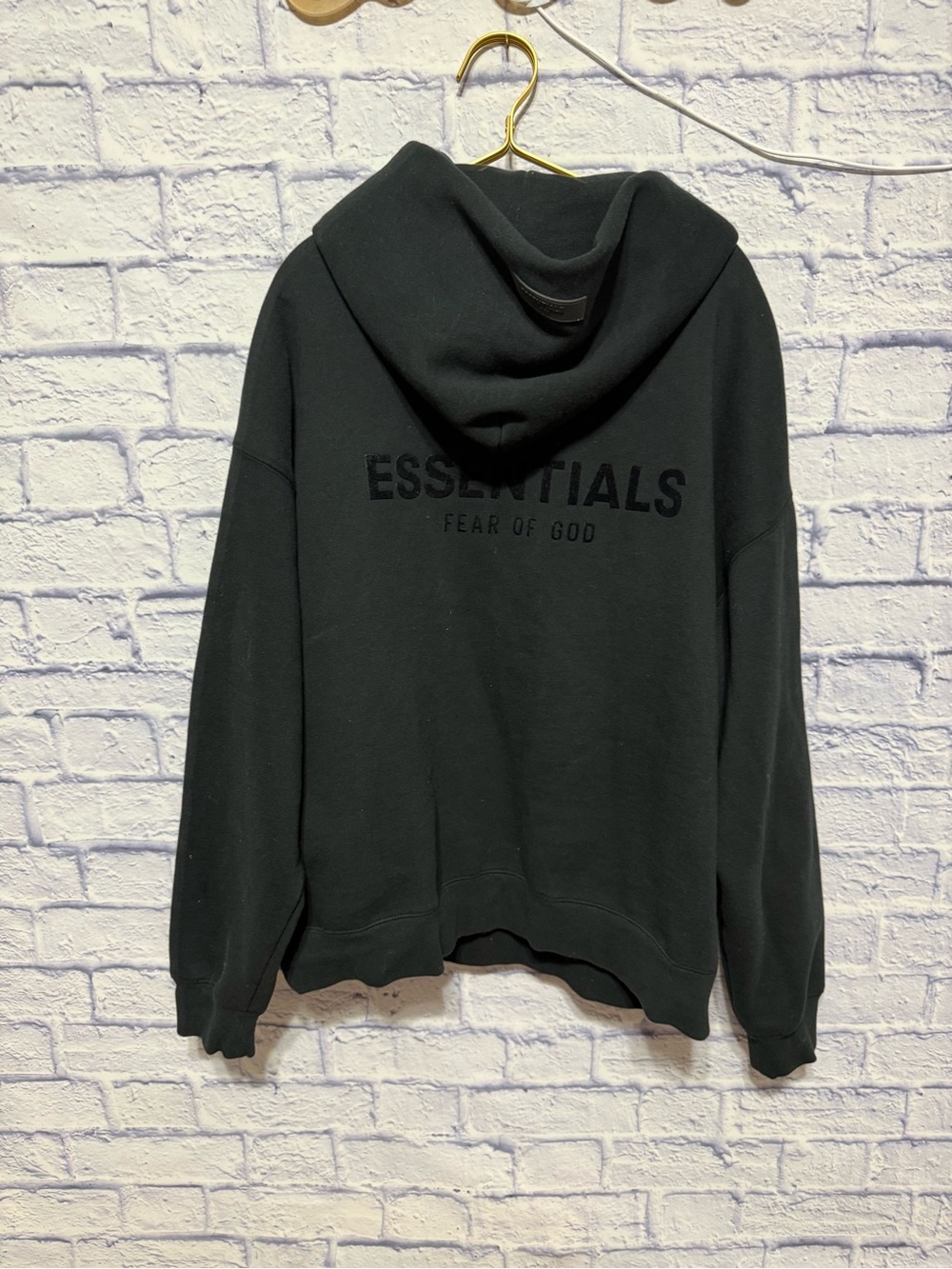 The Fear of God Essentials Relaxed Hoodie 
Size L 
Excellent condition - worn tw